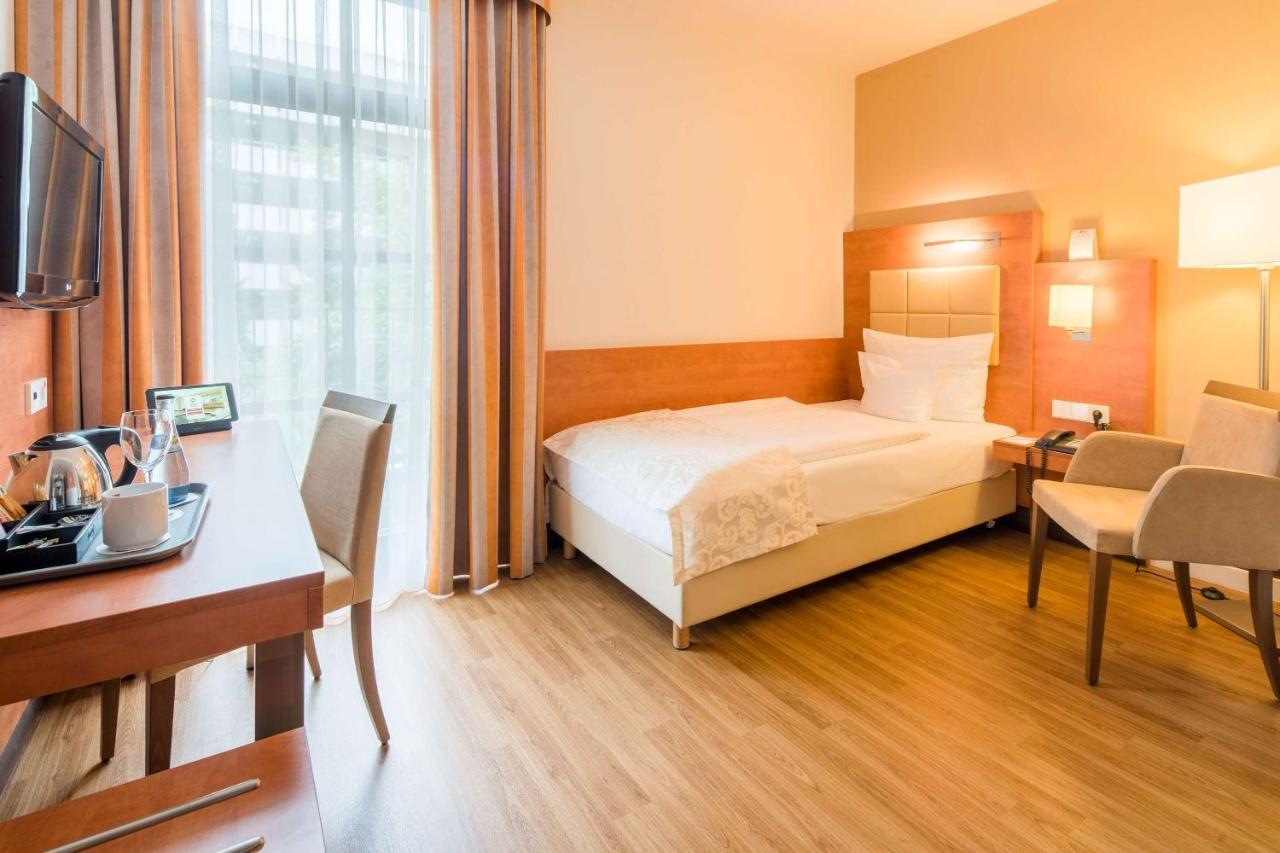 Best Western Plus Hotel Am Schlossberg เนือร์ทิงเงิน ภายนอก รูปภาพ