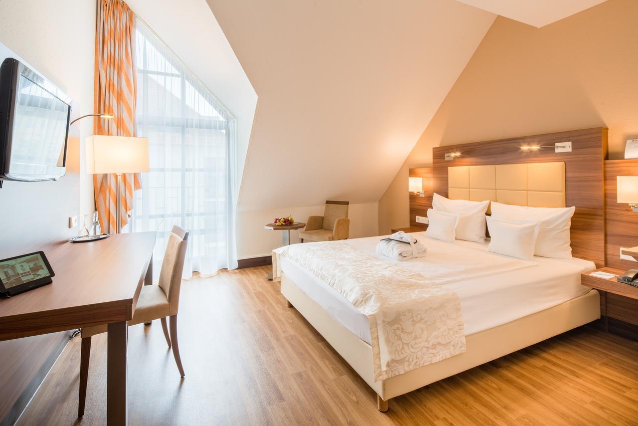 Best Western Plus Hotel Am Schlossberg เนือร์ทิงเงิน ภายนอก รูปภาพ